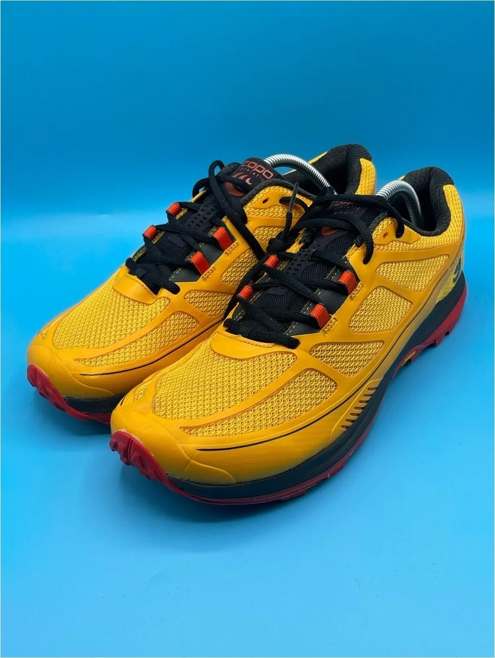 Men's Athletic Running Shoes - Yellow/Black with Red Accent